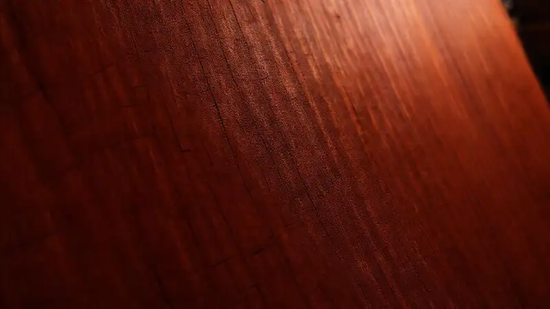 La madera de cedro evoca elegancia artística