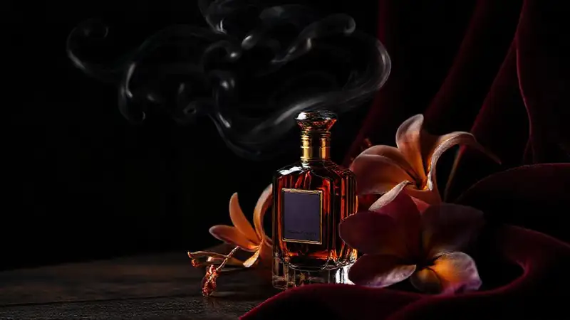 Un aroma exótico en lujo oscuro